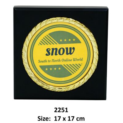 Shield Trophy wooden round - 2251